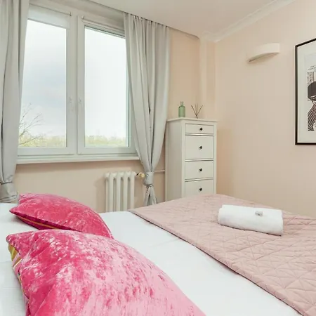 Praga Afrykanska By Renters Apartment